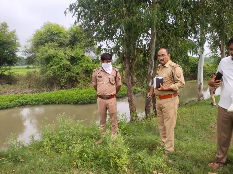 कल्याणी नदी में तैरता मिला अधेड़ का शव पुलिस क्षेत्राधिकारी रामनगर ने की जांच पड़ताल