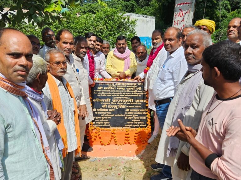 उन्नीस लाख की लागत से निर्मित संपर्क मार्ग का लोकार्पण