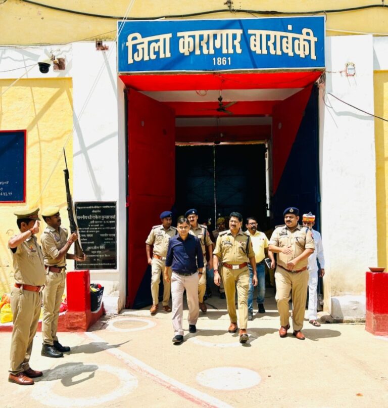 डीएम एसपी ने संयुक्त रूप से पुलिस बल के साथ जिला कारागार का किया गया औचक निरीक्षण