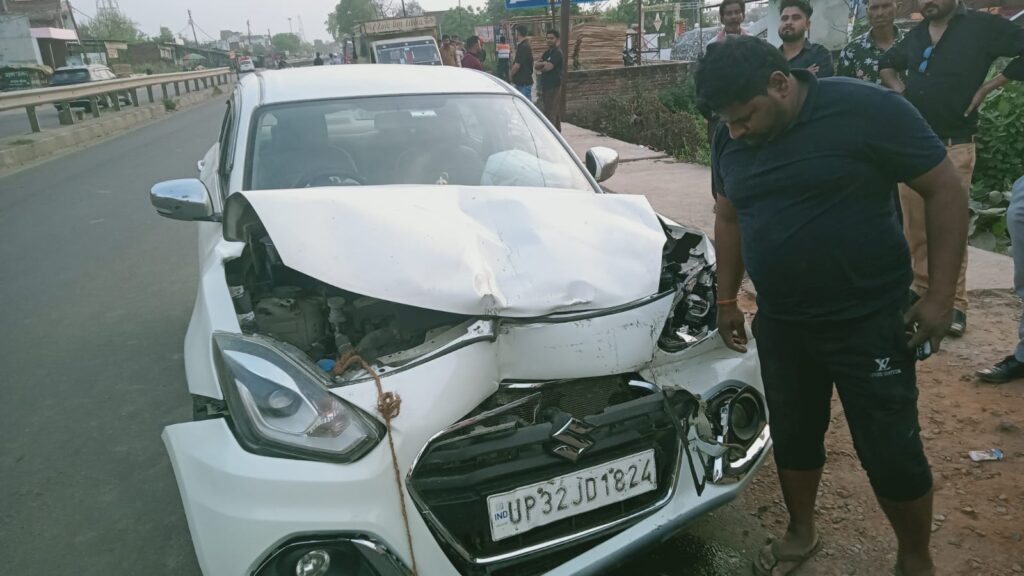 मोबाइल कॉल बनी हादसे की वजह: खड़ी हाफ डाला में जा भिड़ी डिजायर कार, बड़ा हादसा टला