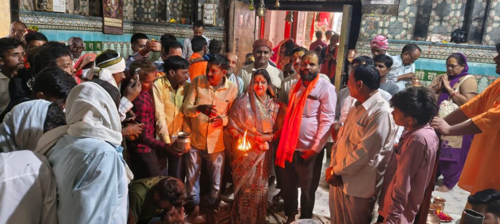 लोधेश्वर महादेव में भाजपा कार्यकर्ताओं ने किया जलाभिषेक, चुनावी सफलता पर जताया आभार