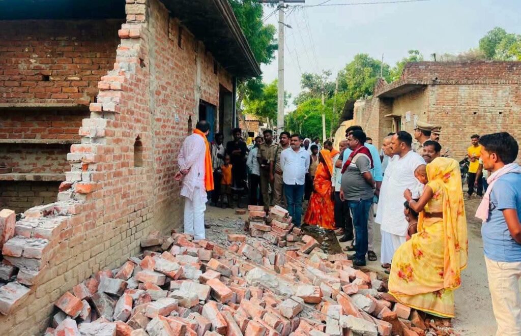 बाराबंकी में दर्दनाक हादसा: दीवार गिरने से 12 वर्षीय मासूम की मौत, गांव में पसरा मातम !