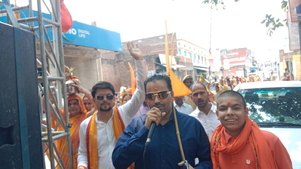 भव्य कलश यात्रा के साथ शुरू हुई शिव महापुराण कथा, श्रद्धा से सराबोर हुआ रामनगर