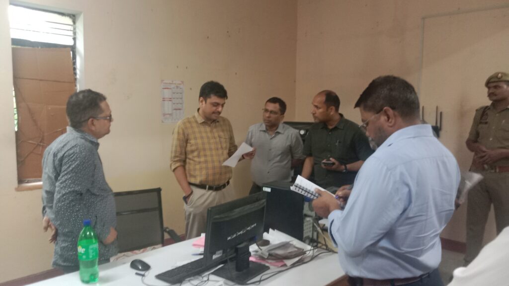 लोधेश्वर कॉरिडोर निर्माण कार्य का डीएम ने लिया जायजा, तहसील रामनगर का किया औचक निरीक्षण