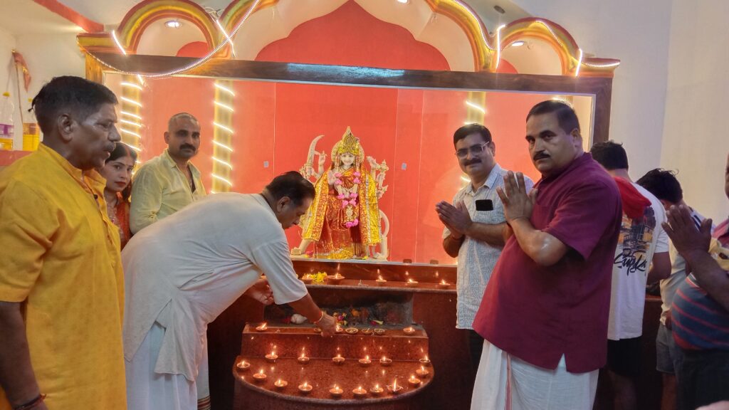 भव्य दीपोत्सव और भजन संध्या में झूमे श्रद्धालु