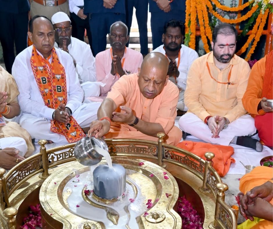 पूर्व विधायक आगे, मंत्री पीछे! लोधेश्वर की तस्वीर से भाजपा पर दलित अपमान का हमला