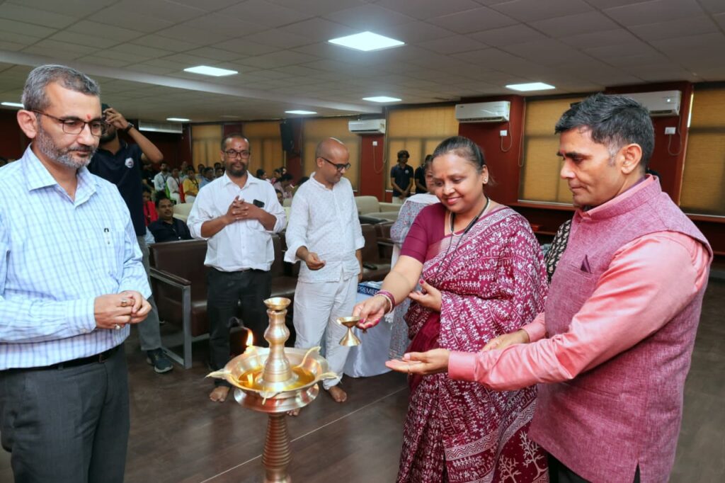 एसआरएमयू में एआईसीटीई समन्वित तीन दिवसीय “यूनिवर्सल ह्यूमन वैल्यूज” एफडीपी का शुभारंभ !