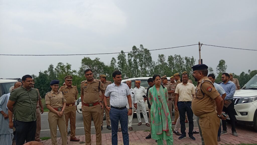 20 जुलाई तक पूरी हों सावन मेले की तैयारियां, डीएम-एसपी ने किया लोधेश्वर का निरीक्षण