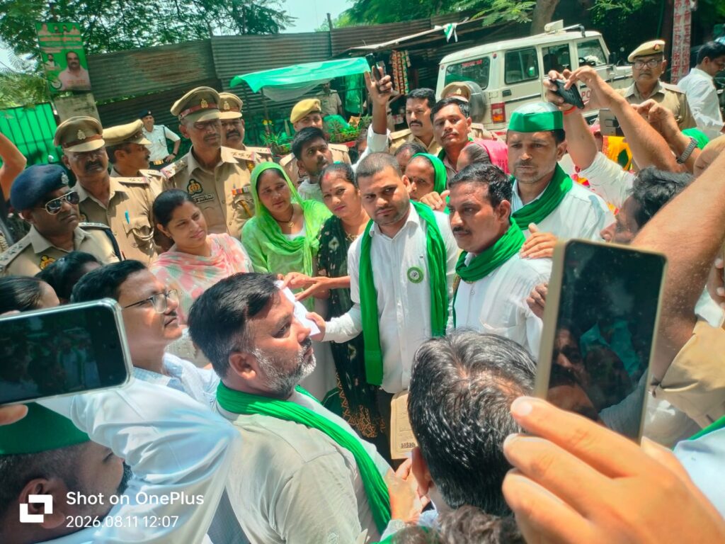 भारत-अमेरिका प्रस्तावित ट्रेड डील के विरोध में किसानों का आंदोलन, डीएम के माध्यम से राष्ट्रपति को सौंपा मांग पत्र !
