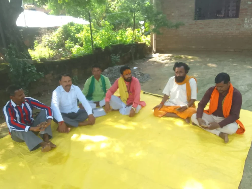 रामसनेहीघाट में पंजाब एंड सिंध बैंक के खिलाफ किसानों की अनिश्चितकालीन भूख हड़ताल जारी