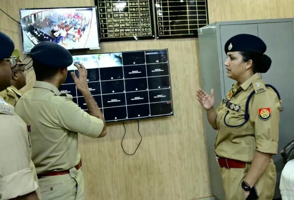 बाराबंकी: एसपी रवीना त्यागी ने देवा थाने का किया निरीक्षण, थाना समाधान दिवस में सुनीं जनता की समस्याएं