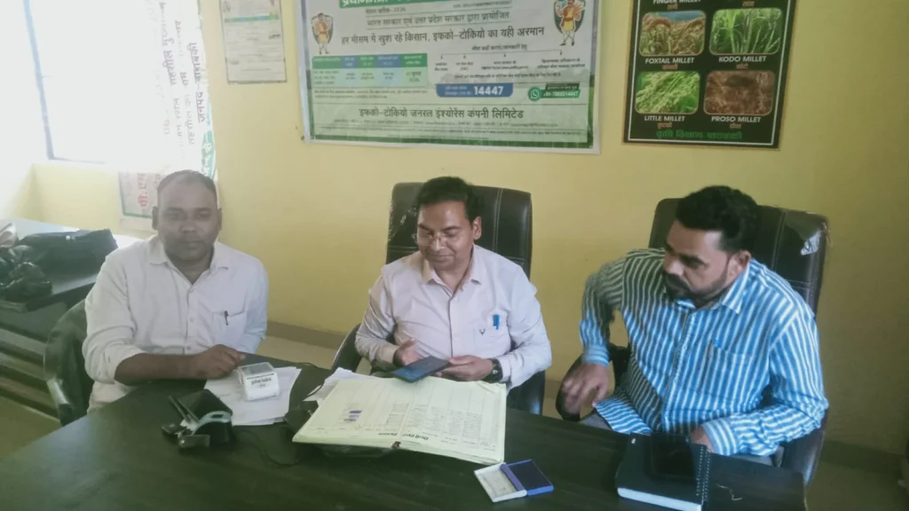बाराबंकी: जिला कृषि अधिकारी ने रामनगर केंद्र का किया निरीक्षण, अब ऑनलाइन बुकिंग के बाद ही मिलेंगे बीज