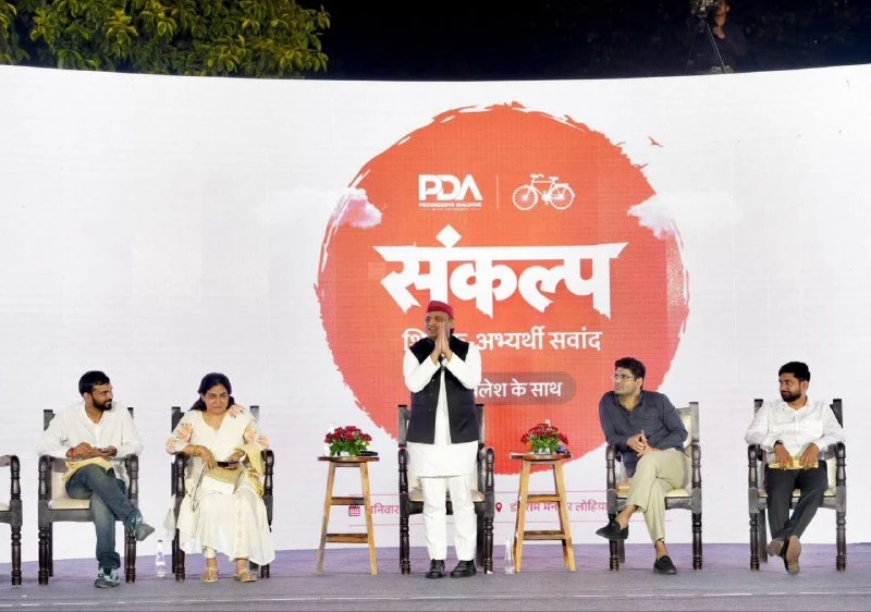 अखिलेश यादव ने लखनऊ में बीजेपी सरकार पर साधा निशाना, कहा शिक्षा विभाग अब गैंग और माफिया की तरह काम कर रहा है