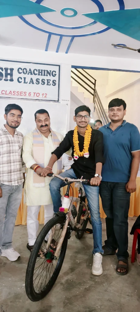 बाराबंकी के रामसनेही घाट में सामान्य ज्ञान प्रतियोगिता का आयोजन, विजेताओं को मिली साइकिल और नकद इनाम