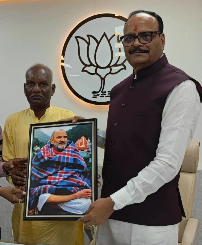 लखनऊ में डिप्टी सीएम ब्रजेश पाठक से मिले SC/ST कमीशन के चेयरमैन, 2027 चुनाव पर जताया भरोसा