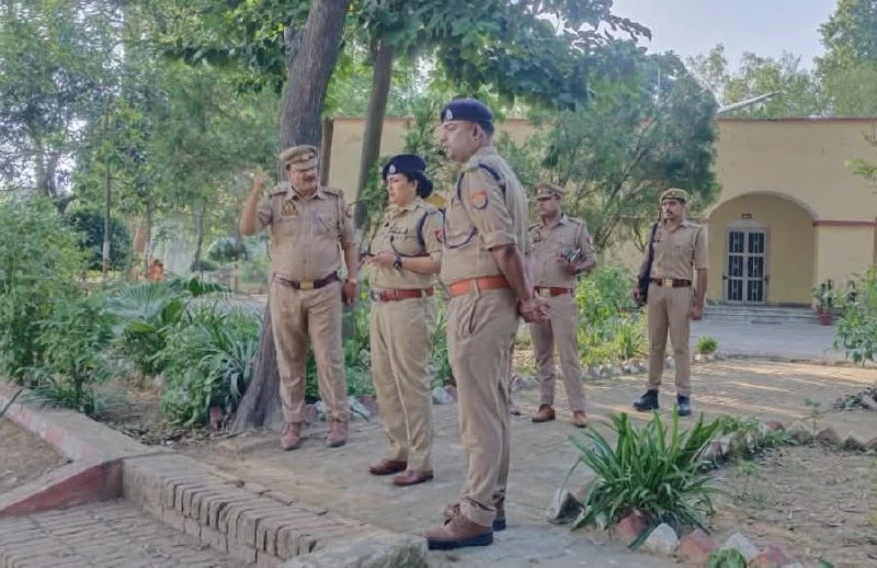 बाराबंकी एसपी रवीना त्यागी ने रामसनेहीघाट के मूर्ति विसर्जन स्थलों का किया औचक निरीक्षण
