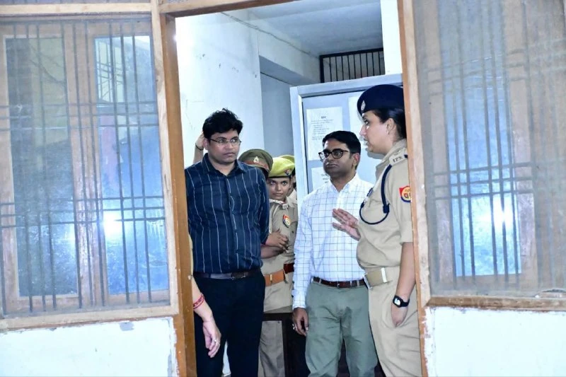 मिशन शक्ति 6 के तहत बाराबंकी पुलिस ने वन स्टॉप सेंटर और नारी संप्रेक्षण गृह में बांटी सहायता सामग्री