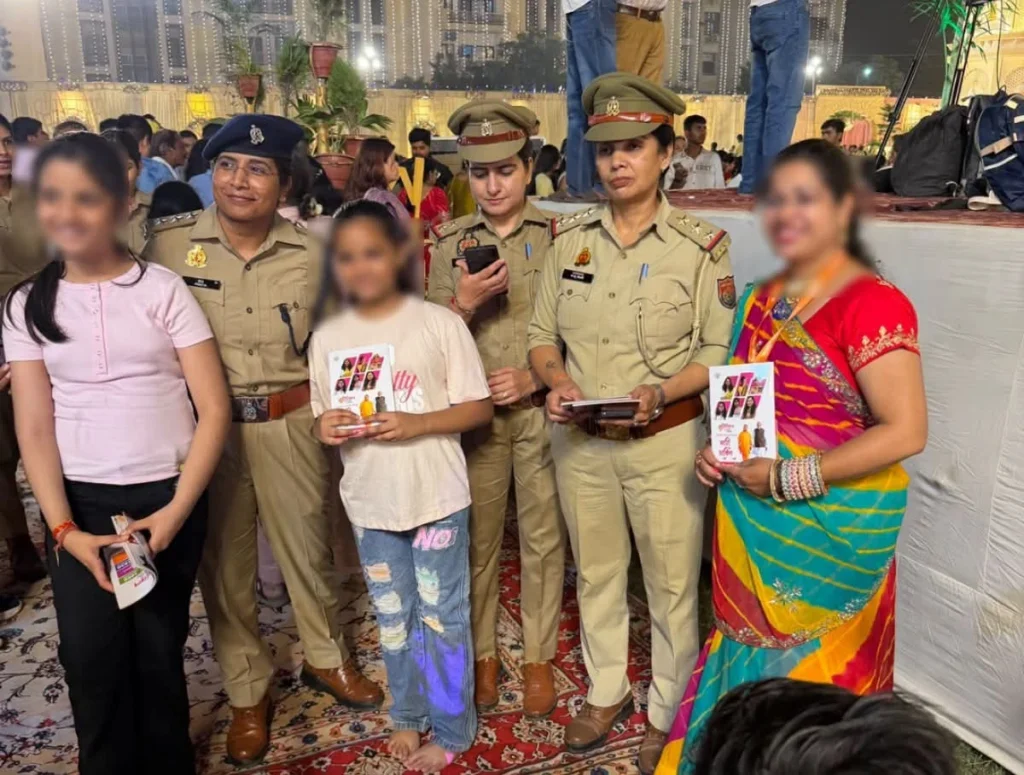जनकपुरी महोत्सव 2026: आगरा पुलिस ने महिलाओं और बच्चों को सुरक्षा के प्रति किया जागरूक